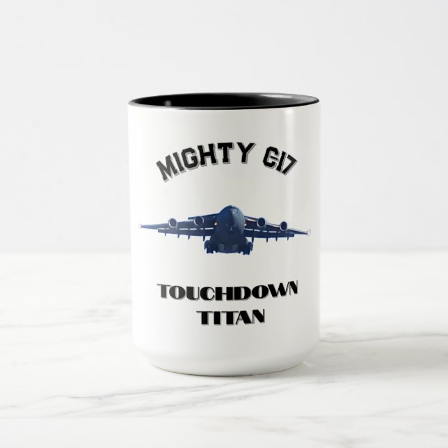 Mighty C-17, Touchdown Titan Tasse (Zentrum)