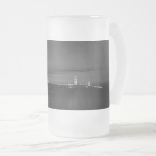 Mighty Mac at Night Pano Graustufen Mattierte Tass Mattglas Bierglas