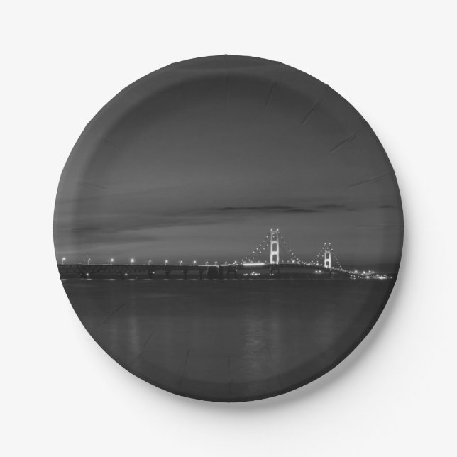 Mighty Mac bei Nacht Pano Grayscale Pappteller (Vorderseite)