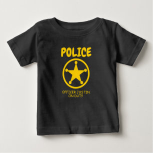 Mignon policier en service badge t-shirt pour bébé