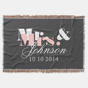 Mignonne M. et Mme jettent la couverture pour le c
