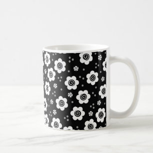 Mignonne tasse de fleurs blanches noires