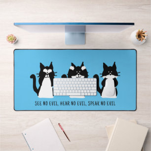 Mignons chats noirs et blancs en smoking aux yeux