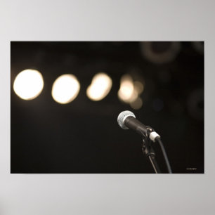 Mikrofon und Scheinwerfer Poster