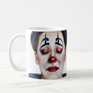 Mila trägt das Lächeln zu gut – Ein Portrait eines Kaffeetasse