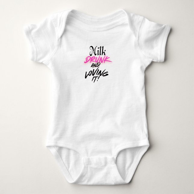 Milch Betrunken & liebevoll - BabyWear Baby Strampler (Vorderseite)