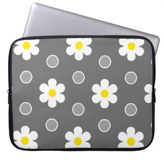 Milchprodukte und graue und weiße Polka-Punkte Laptopschutzhülle
