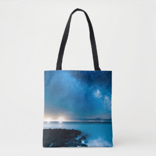 Milchstraße-Galaxie über Fischerbooten Tasche