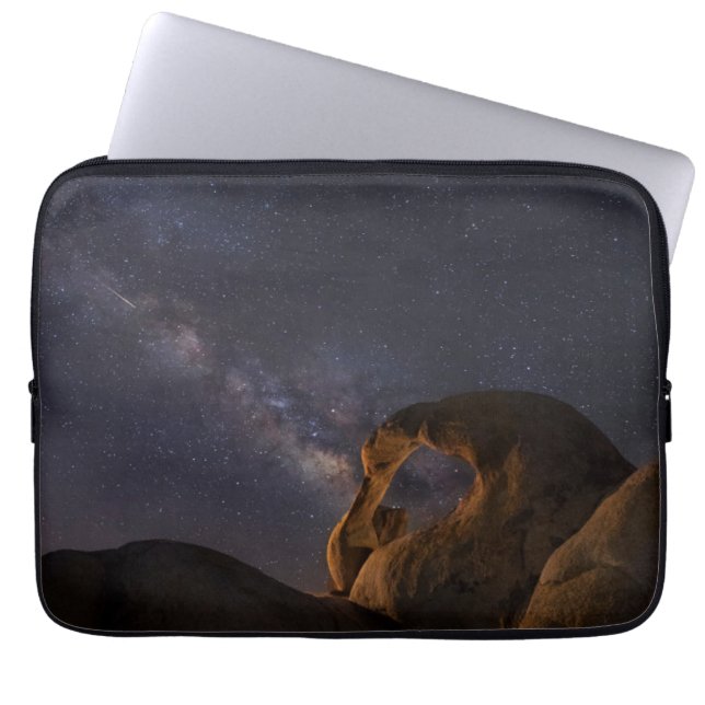 Milchstraße und Cyclops-Arch | Alabama Hills Laptopschutzhülle (Vorderseite)
