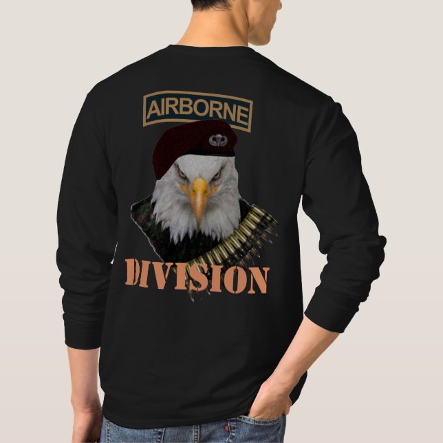 Militäradlerabdeckung im Flugzeug Abteilung Armee T-Shirt (Rückseite)