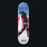 *~* Militärische Golf Golfer Red White Blue Flagge Skateboard<br><div class="desc">* Patriotische amerikanische Flagge mit schwarzem Golfer / Golf Silhouette . . Dieses Design zeigt die US Flag American Flag auch bekannt als Old Glory und US Flagge. Dieses Watercolor American Flag Design beinhaltet die Farben Red White Blue in Form von Sternen und gestreift . * Geeignet für Feierlichkeiten am...</div>