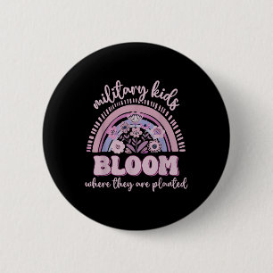 Militärisches Kid Dandelion Bloom, wo sie gepflanz Button