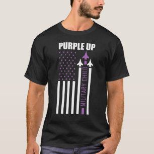 Militärisches Kind mit starkem Sprung in die prouk T-Shirt