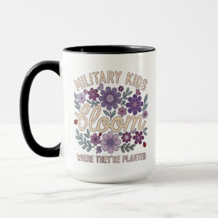 Militärkind Löwenzahn blüht, wo sie gepflanzt werd Tasse