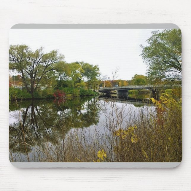 Milwaukee River, West Bend, Wisconsin Mousepad (Vorne)