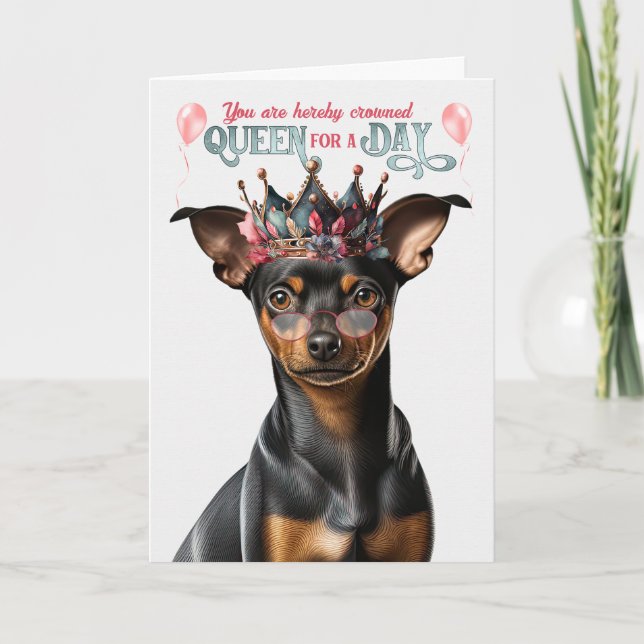 Min Button Funny Dog Queen Day Funny Birthday Karte (Vorderseite)