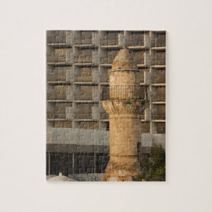 Minarett der Jama al-Bahr-Moschee am Wasser