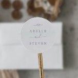 Mindestleaf | Dusty Lila Wedding Umschlag Aufklebe Runder Aufkleber<br><div class="desc">Diese lila Hochzeitsfeiern mit minimalen Blättern sind perfekt für eine Hochzeitsfeier. Die Silhouette ist schlicht und grün,  mit einem hellen Lavendel lila und klassisch minimalistisch. Personalisieren Sie das Etikett mit den Namen des Paares.</div>