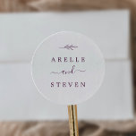 Mindestleaf | Eggplant Wedding Umschlag Aufklebers Runder Aufkleber<br><div class="desc">Diese Eichenpflanzenhochzeit-Umschlag Aufkleber sind perfekt für eine Hochzeit. Die Silhouette ist schlicht und besteht aus einem grünen Blatt in einem lila,  romantischen Ambiente mit minimalistischem Böhmergarten. Personalisieren Sie das Etikett mit den Namen des Paares.</div>