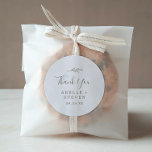 Mindestleaf | Olive Green Vielen Dank für Ihr Inte Runder Aufkleber<br><div class="desc">Diese minimalen Blätter Oliven grün danken Ihnen Gastgeschenk Hochzeit Aufkleber sind perfekt für eine Hochzeitsfeier. Die Silhouette ist schlicht,  grün,  grün,  mit minimalistischem böhmischen Stil. Personalisieren Sie die Aufkleber mit Ihren Namen,  dem Ereignis (falls zutreffend) und dem Datum. Diese Aufkleber können für Hochzeitsempfang,  Brautparty oder jede Veranstaltung verwendet werden!</div>