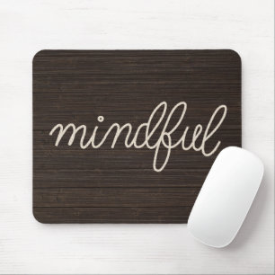 MINDFUL Seiltext auf dunklem Holz Mousepad