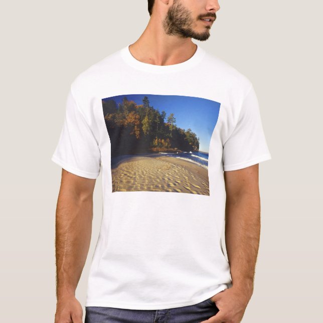 Minenstrand bei Pictured Rocks National T-Shirt (Vorderseite)