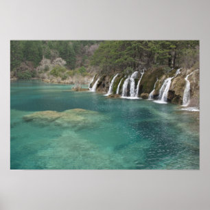 Mineralvorkommen machen Wasserfälle und klare Poster