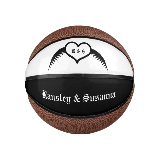 Mini Ballon De Basket Coeur ailé gothique Mariage Personnalisé Monogramm (Devant)