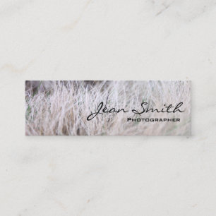 Mini carte de visite d'herbe de photographe blanc