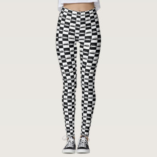 Mini-Cooper mit schwarzer Checkerboard Leggings