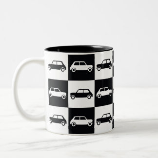 Mini-Cooper mit schwarzer Checkerboard Zweifarbige Tasse