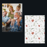 Mini Poinsettia Greenery Frohe Weihnachtsfeier Fot Mitteilungskarte<br><div class="desc">Suchen Sie eine schöne und einzigartige Urlaubskarte, die Sie in diesem Jahr an Ihre Freunde und Familie schicken können? Schauen Sie nur auf unsere Mini Poinsettia Greenery Frohe Weihnachts Foto Note Card! Diese 3.5x2.5-Karte ist einfach und feierlich und bietet Ihr liebstes, vollblütiges Foto in dunkelfarbenem, mit "Frohe Weihnachten" überlagertes, weiße...</div>