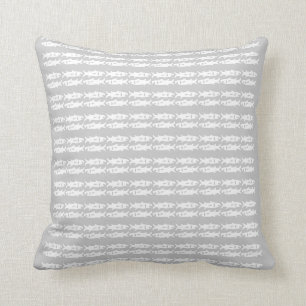 mini poissons blancs sur coussin gris