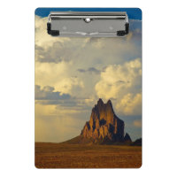 Shiprock contre le cumulo-nimbus