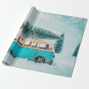 Miniaturwagen mit Weihnachtsbaum auf r Geschenkpapier