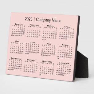 Minimal 2025 Kalender Firmenname auf rosa Desktop Fotoplatte