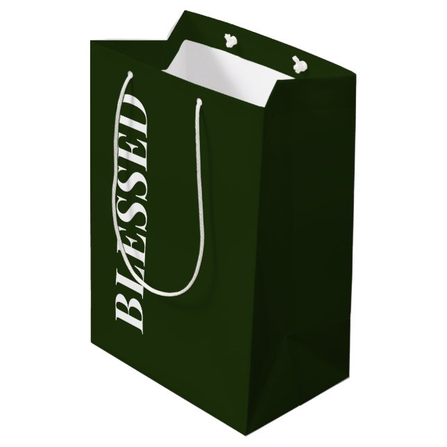 Minimal BLESSED | Forest Green Holiday Mittlere Geschenktüte (Rückseite Schrägansicht)