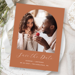 Minimal Boho Foto Arch Terracotta Save the Date Postkarte