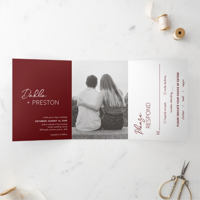 Minimal Burgund Foto Moderne Hochzeit Dreifach Gefaltete Einladung (Innenseite)