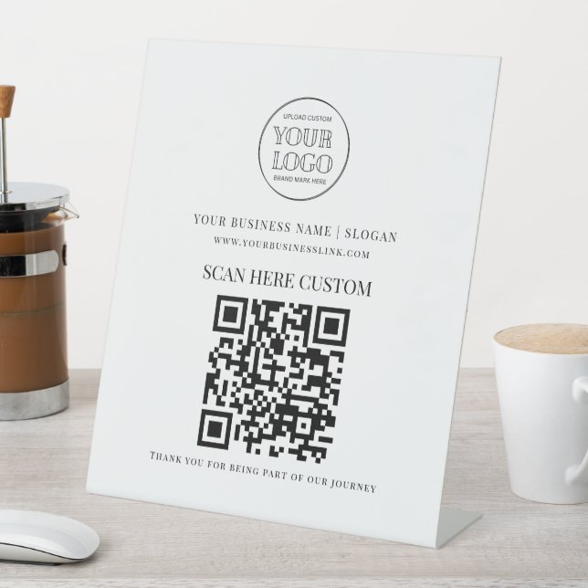 Minimal Business Logo Scan QR CODE Sockelschild (In Situ)