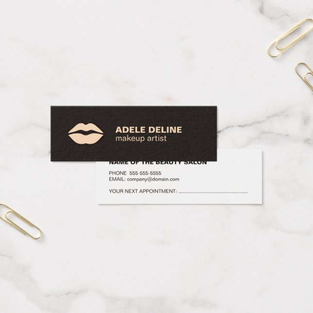 Minimal Chic Dunkelgraue Lippen Makeup Ernennung (Büro)