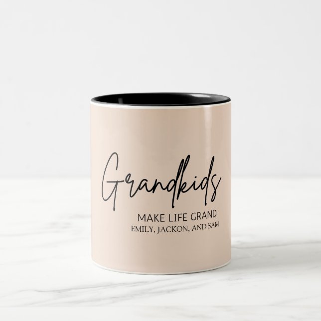 Minimal Chic Grandkids macht Leben großartig Zweifarbige Tasse (Mittel)