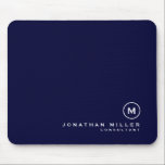 Minimal Classic Monogram Navy Blue Mousepad<br><div class="desc">Minimalistisches Monogramm-Design mit klassischem Monogramm-Medaillon in einem klassischen Schriftart mit personalisiertem Namen und Titel oder benutzerdefiniertem Text unten auf einem einfachen marineblauen Hintergrund. Personalisieren Sie Ihre individuelle Verwendung.</div>