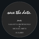 Minimal Clean Black Script endlich Save the Date Runder Aufkleber<br><div class="desc">Minimal Clean Black Script endlich Save the Date</div>