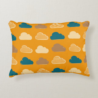 Minimal Clouds Pattern – Orange Sky Vibes Dekokissen