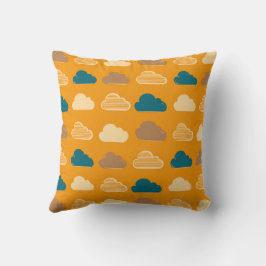 Minimal Clouds Pattern – Orange Sky Vibes Kissen