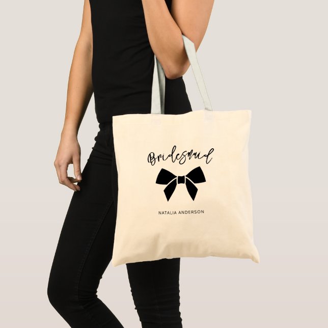 Minimal Coquette Black Bow Script Bridesmaid Tragetasche (Vorderseite (Produkt))