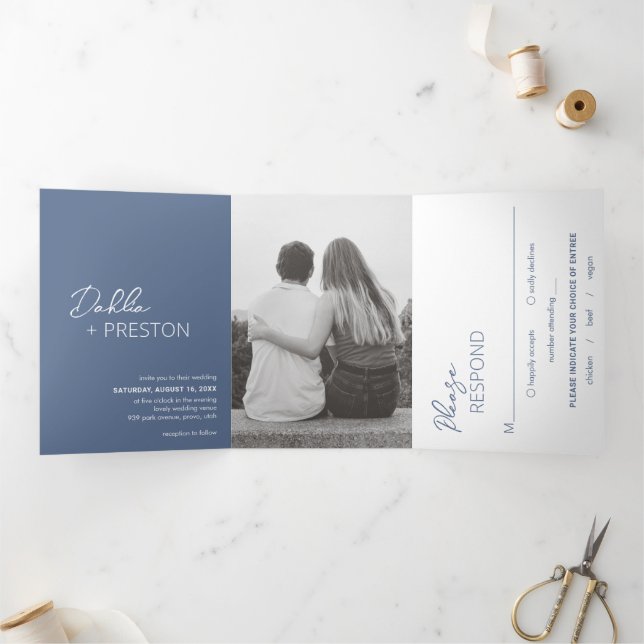 Minimal Dusty Blue Foto Moderne Hochzeit Dreifach Gefaltete Einladung (Innenseite)