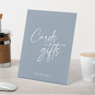 Minimal Dusty Blue Moderne Skriptkarten und Gesche Sockelschild