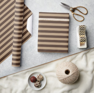 Minimal elegant Beige, braune Streifen Geschenkpapier